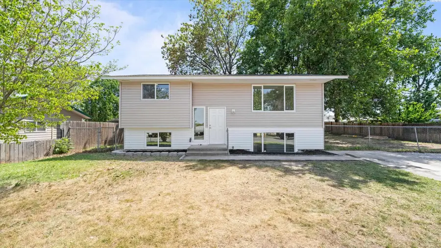 6008 W Okanogan Loop, Kennewick, WA 99336 - #2