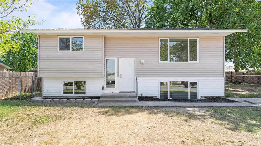 6008 W Okanogan Loop, Kennewick, WA 99336 - #3