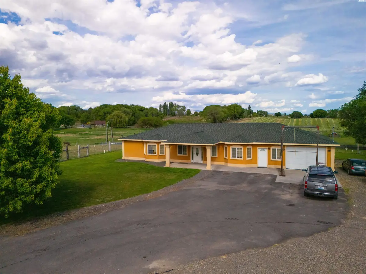 1811 Beam Rd, Granger, WA 98932 - #1