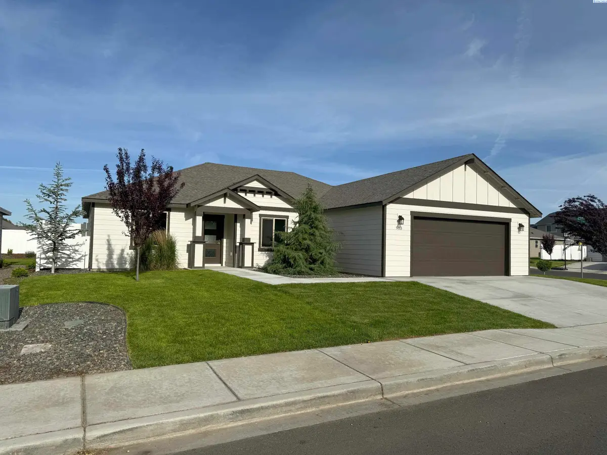 903 N Euclid Rd, Grandview, WA 98930 - #1