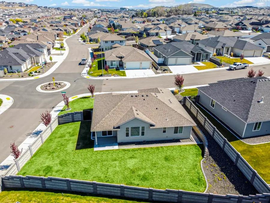 3304 S Zimmerman St, Kennewick, WA 99338 - #3