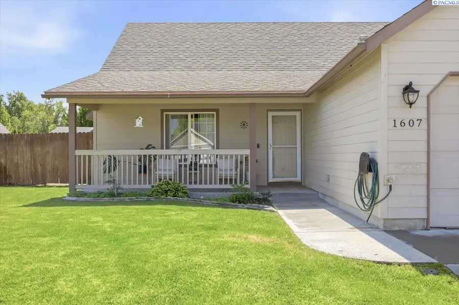1607 W 33rd Ave, Kennewick, WA 99337 - #3