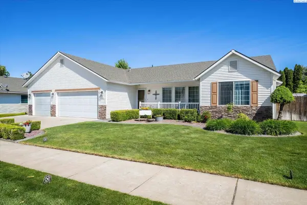 8415 Queensbury Dr, Pasco, WA 99301