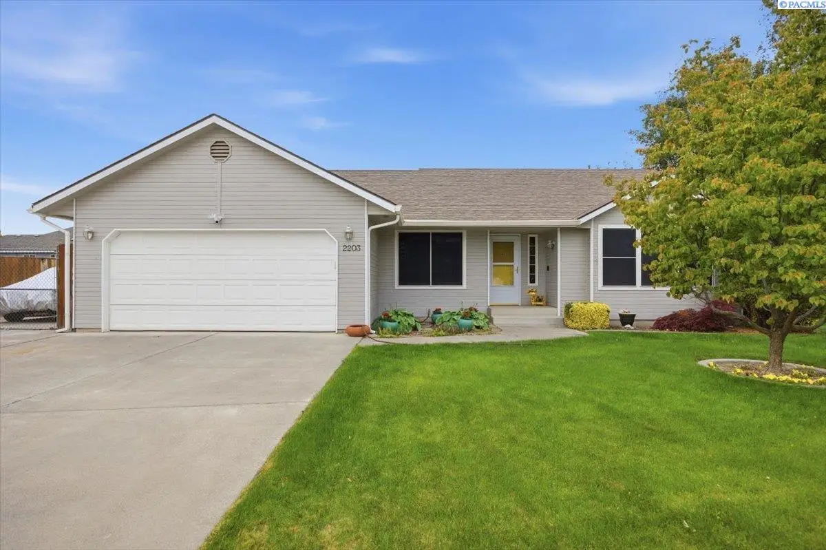 2203 W 31st Ave, Kennewick, WA 99337 - #1
