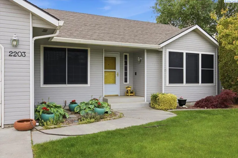 2203 W 31st Ave, Kennewick, WA 99337 - #2