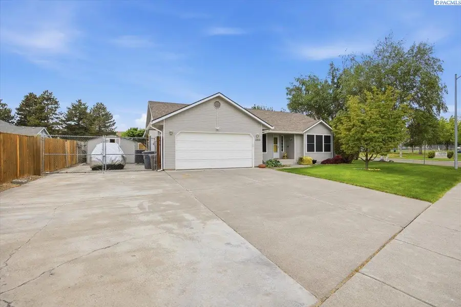 2203 W 31st Ave, Kennewick, WA 99337 - #3