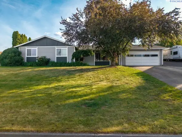 1607 W 46th Ave, Kennewick, WA 99337