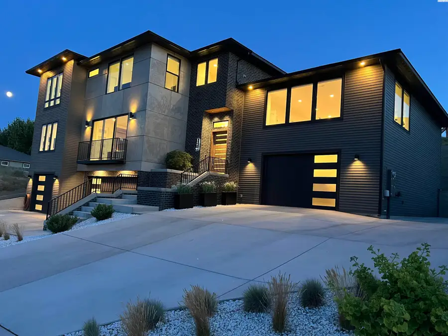 5001 Hershey Ln, West Richland, WA 99353 - #3