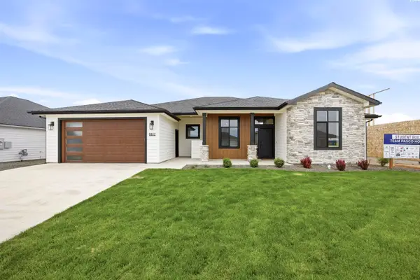 8802 Dusty Maiden Drive, Pasco, WA 99301