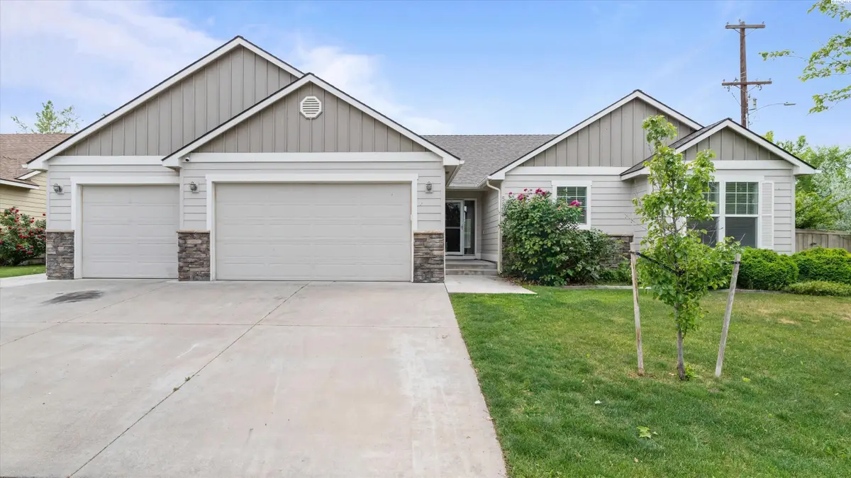 5907 W 14th Ave, Kennewick, WA 99338 - #1