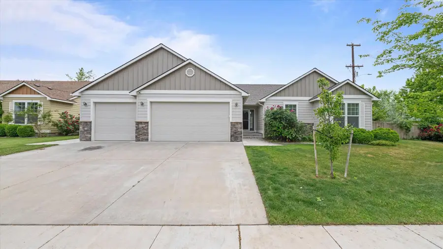 5907 W 14th Ave, Kennewick, WA 99338 - #2