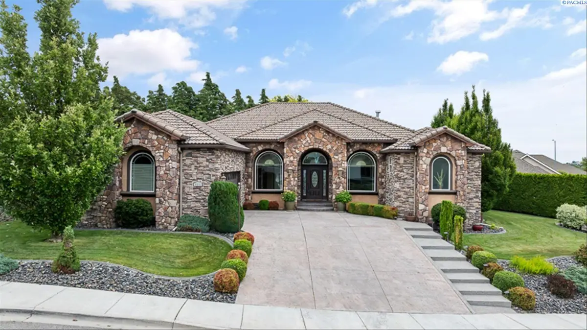 3301 S Tweedt St, Kennewick, WA 99337 - #1