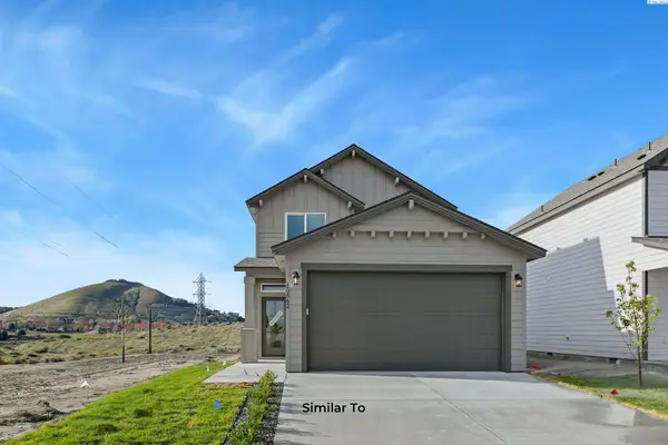 10418 Clearwater Dr, Kennewick, WA 99336