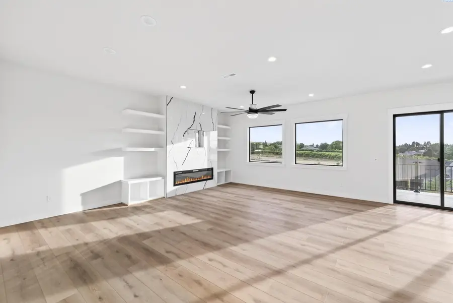 1030 S Florida Pl, Kennewick, WA 99338 - #2