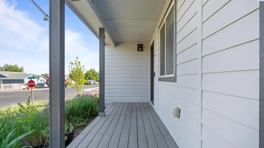 1542 12th St, Benton City, WA 99320 - #2