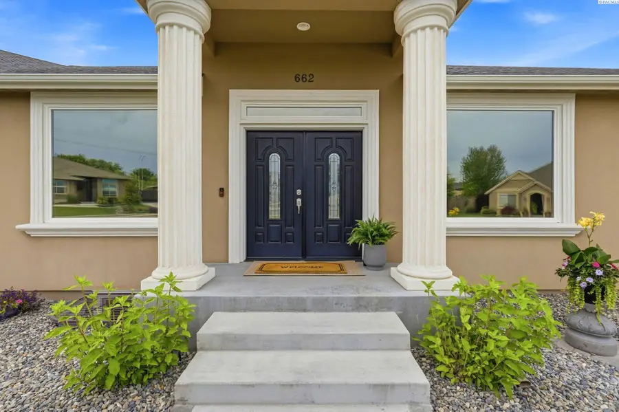 662 S Hawaii Pl, Kennewick, WA 99336 - #3