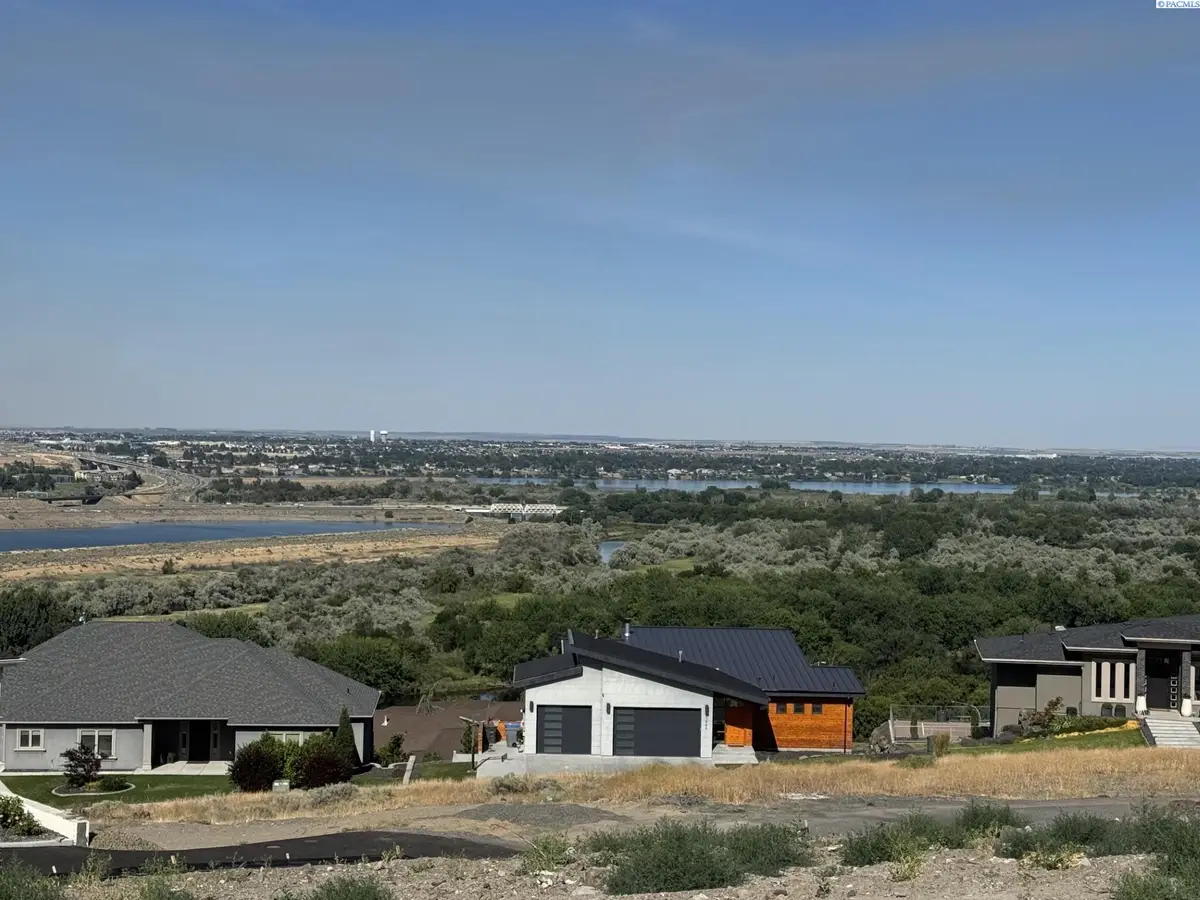 1061 Allenwhite Dr, Richland, WA 99352 - #1