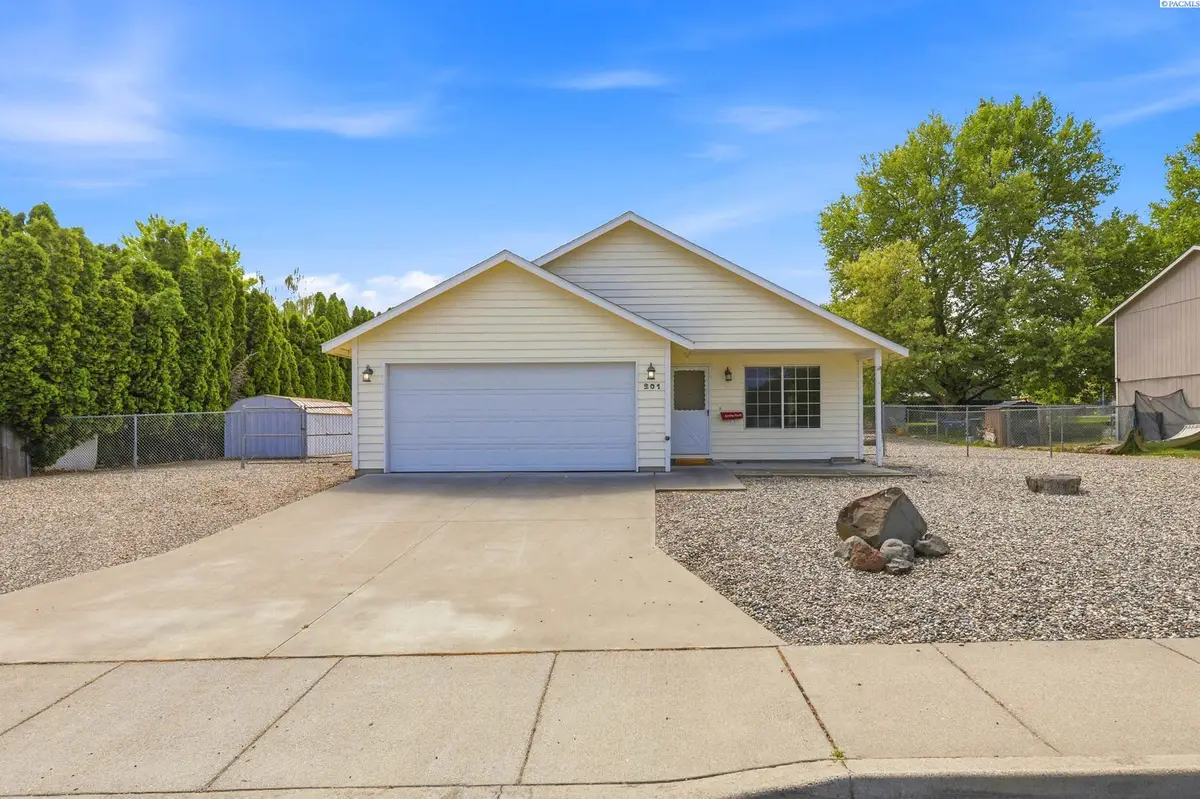 201 W 34th Ave, Kennewick, WA 99337 - #1
