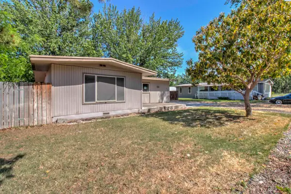 302 1st St, Benton City, WA 99320