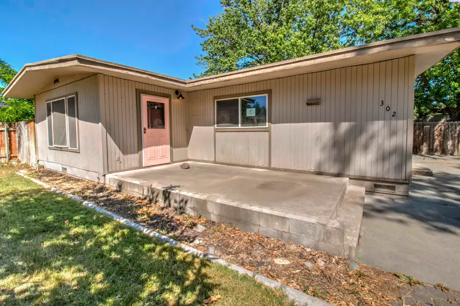 302 1st St, Benton City, WA 99320 - #2
