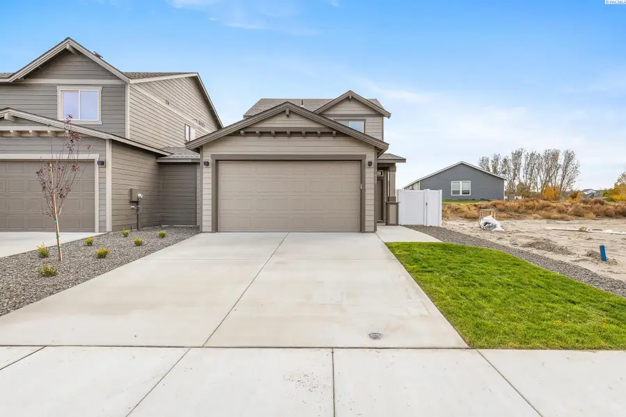 7487 Grapevine Ct, West Richland, WA 99353 - #3