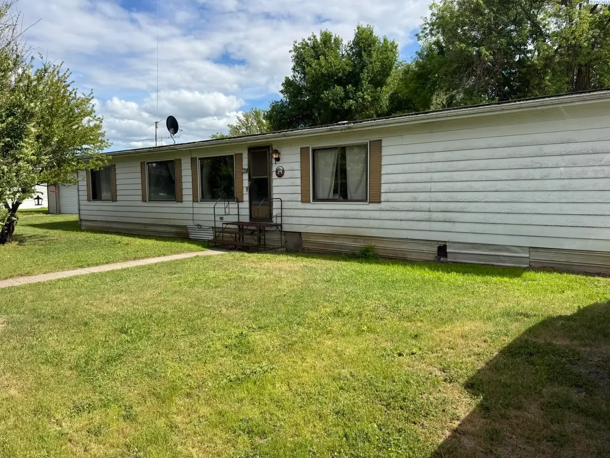 204 E Oak St, Saint John, WA 99171 - #1