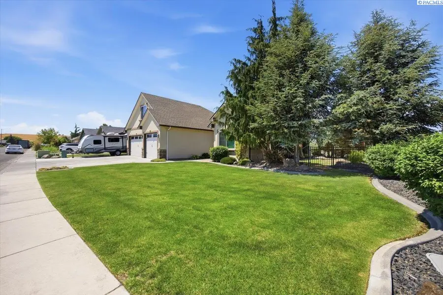 693 Tanglewood Drive, Richland, WA 99352 - #2