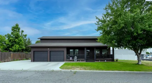 1806 Smith Lane, Grandview, WA 98930