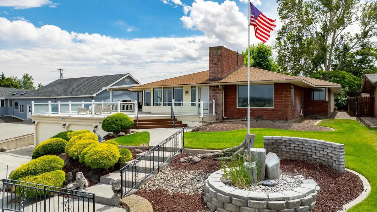 2003 W Canal Dr, Kennewick, WA 99336 - #1