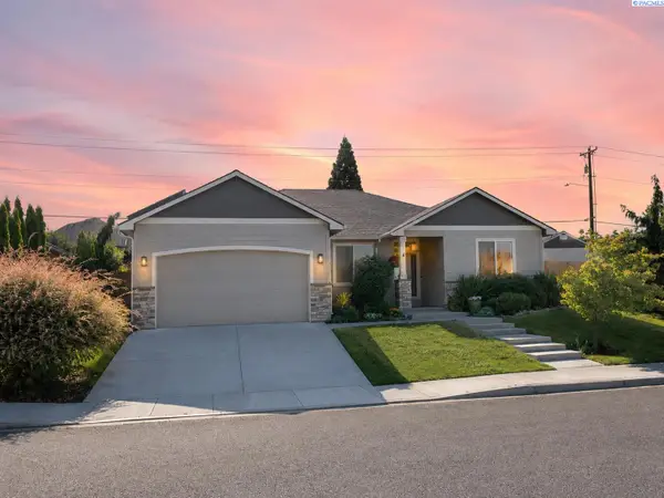 4304 S Dennis Ct, Kennewick, WA 99337