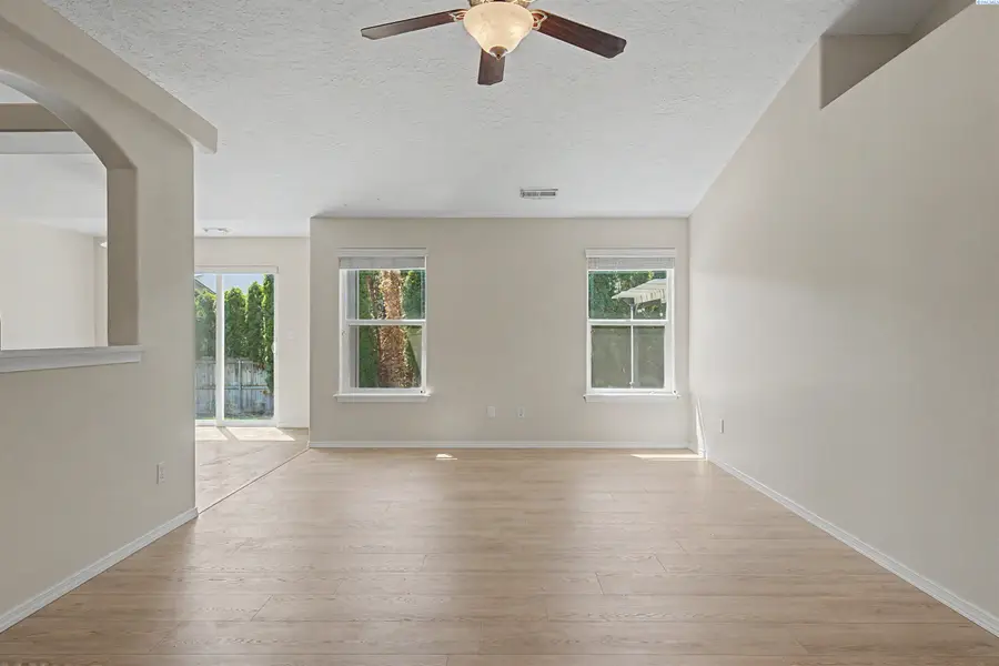 5929 Bluewood St., West Richland, WA 99353 - #2
