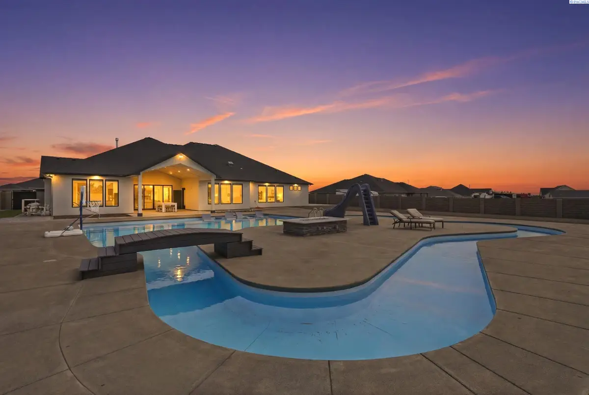 14751 S Furlong Ln, Kennewick, WA 99338 - #1