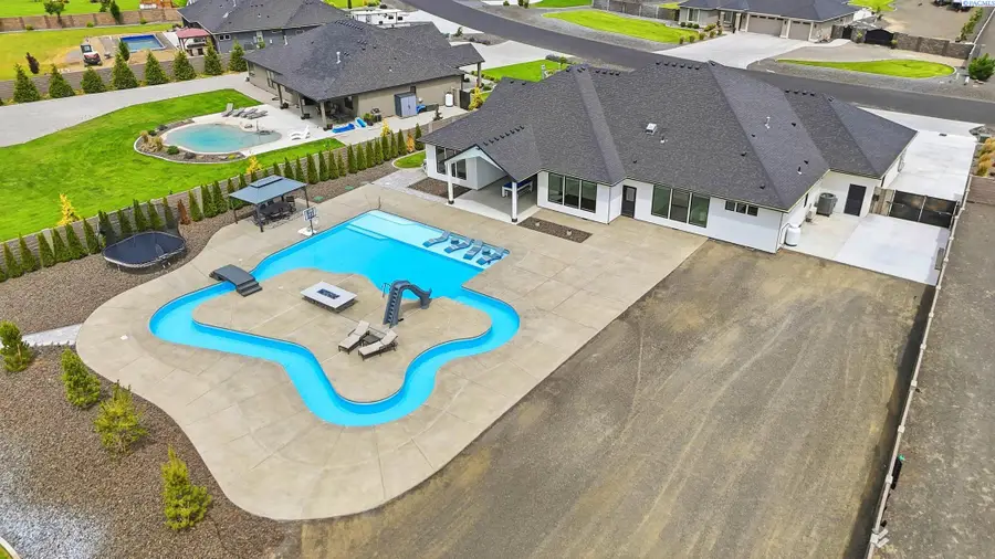 14751 S Furlong Ln, Kennewick, WA 99338 - #2