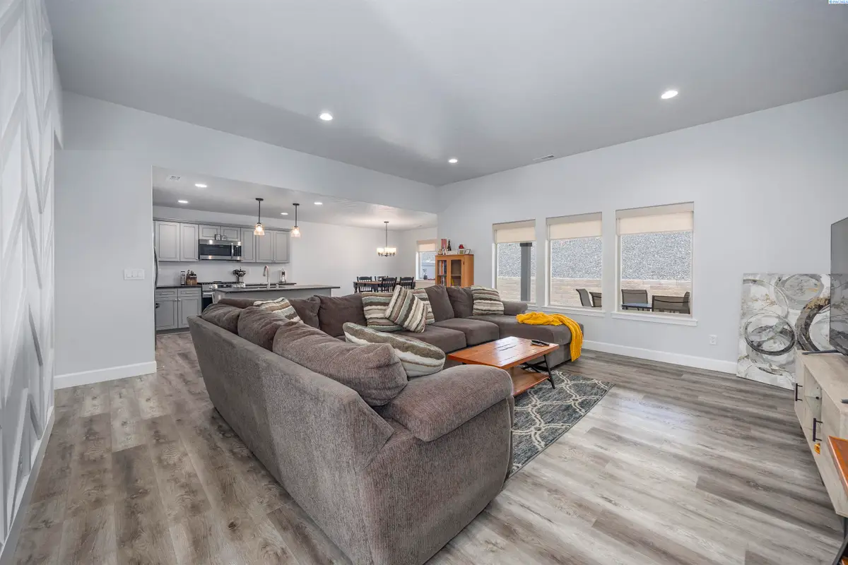 6020 W 32nd Ct, Kennewick, WA 99338 - #1
