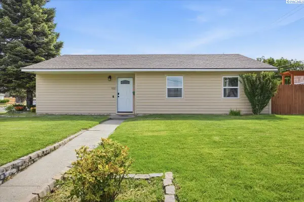 912 Cottonwood Drive, Richland, WA 99352