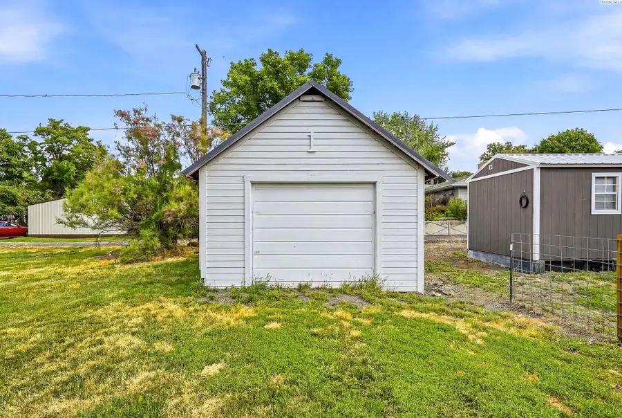 212 C St, Endicott, WA 99125 - #3