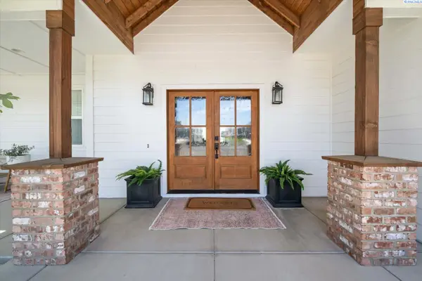 83204 E Sagebrush Rd, Kennewick, WA 99338