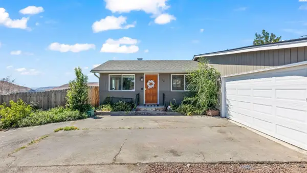 70 Herlou Drive, Selah, WA 98942-2720