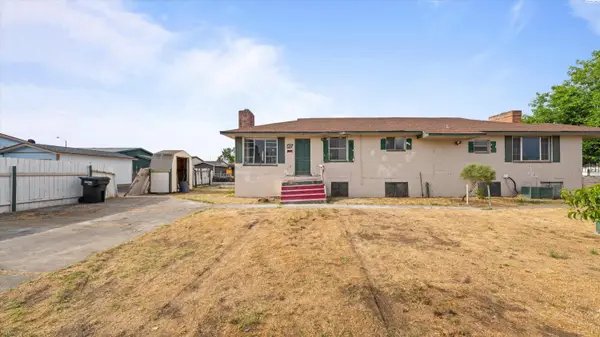 127 N Douglas Ave, Pasco, WA 99301