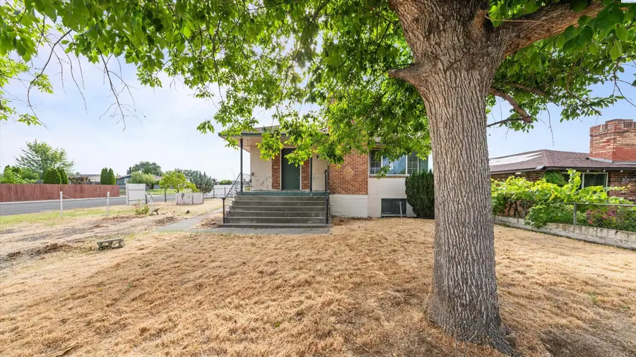 127 N Douglas Ave, Pasco, WA 99301 - #2