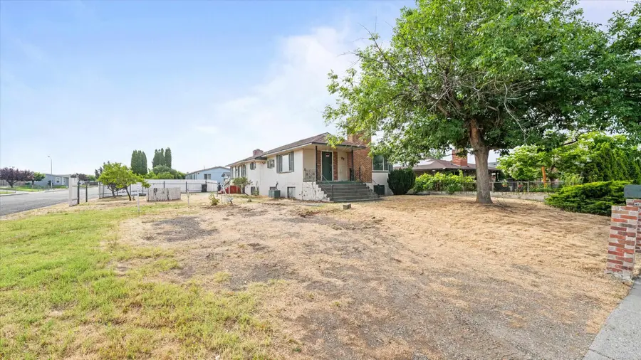 127 N Douglas Ave, Pasco, WA 99301 - #3