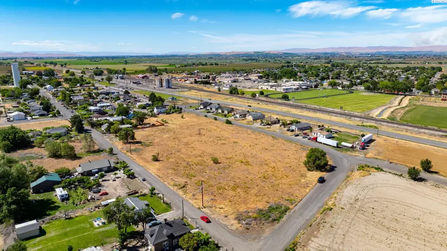 707 Fern St, Mabton, WA 98935 - #2