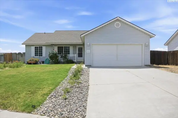 8412 Holborn Ln, Pasco, WA 99301