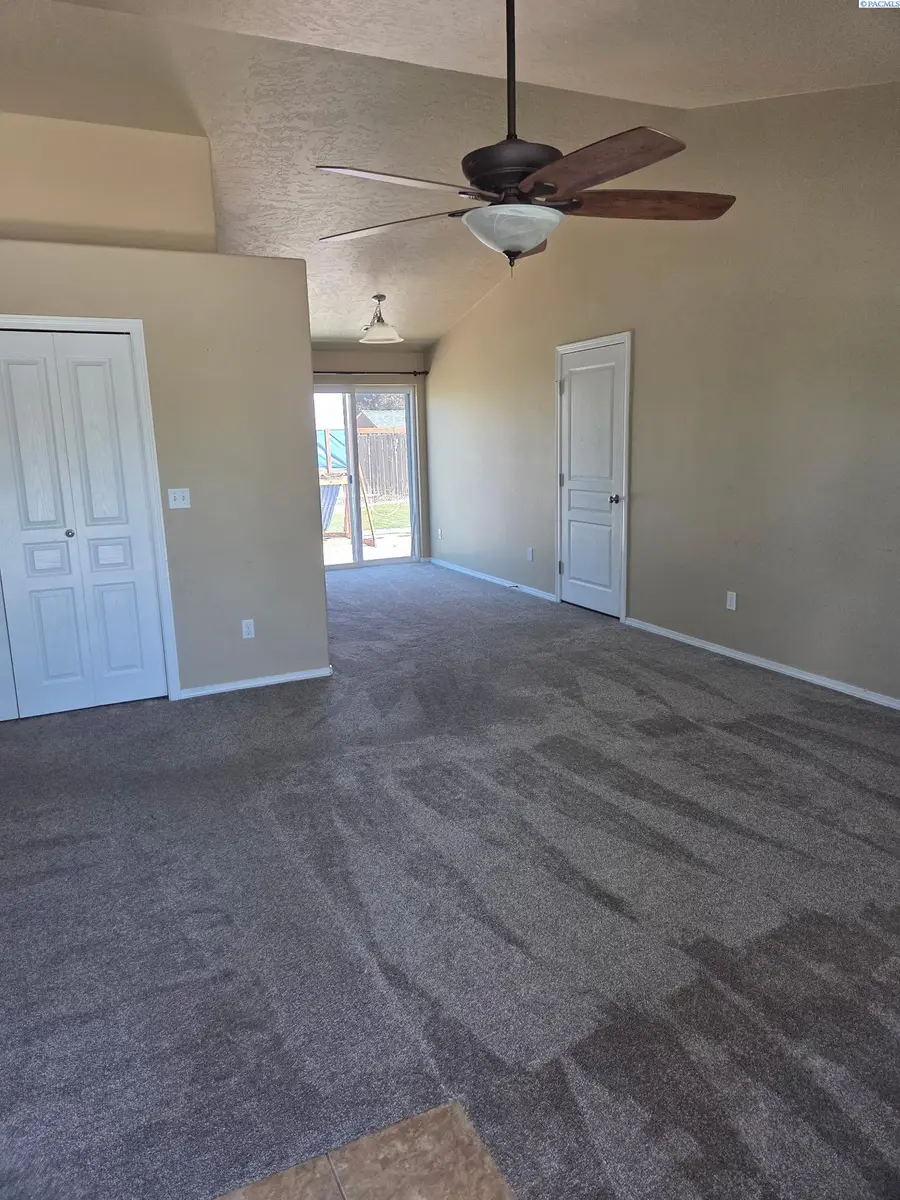 5803 Maryhill Ln, Pasco, WA 99301 - #2