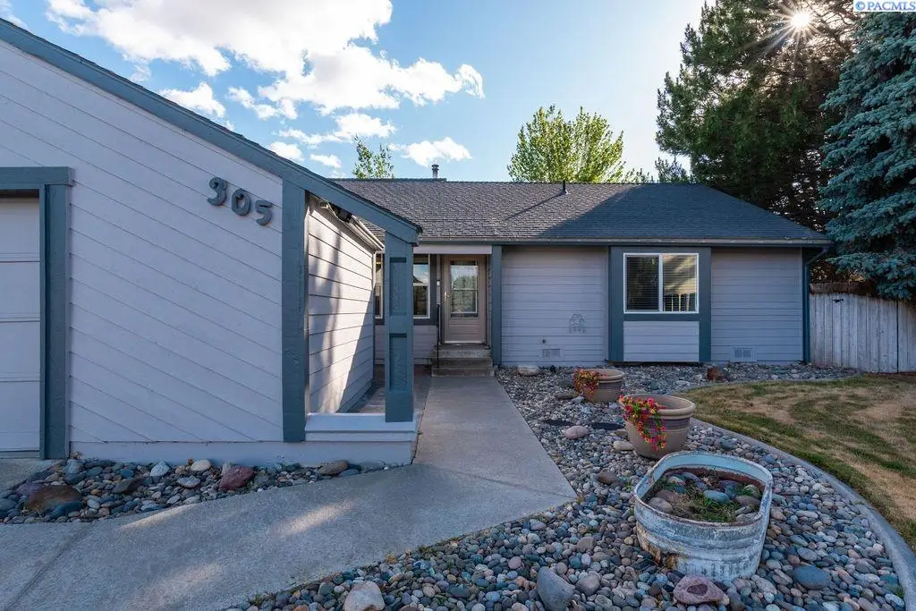 305 N Louisiana Pl, Kennewick, WA 99336 - #1