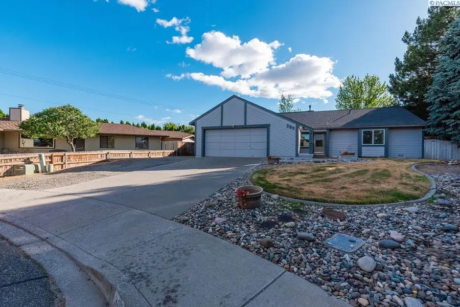 305 N Louisiana Pl, Kennewick, WA 99336 - #3