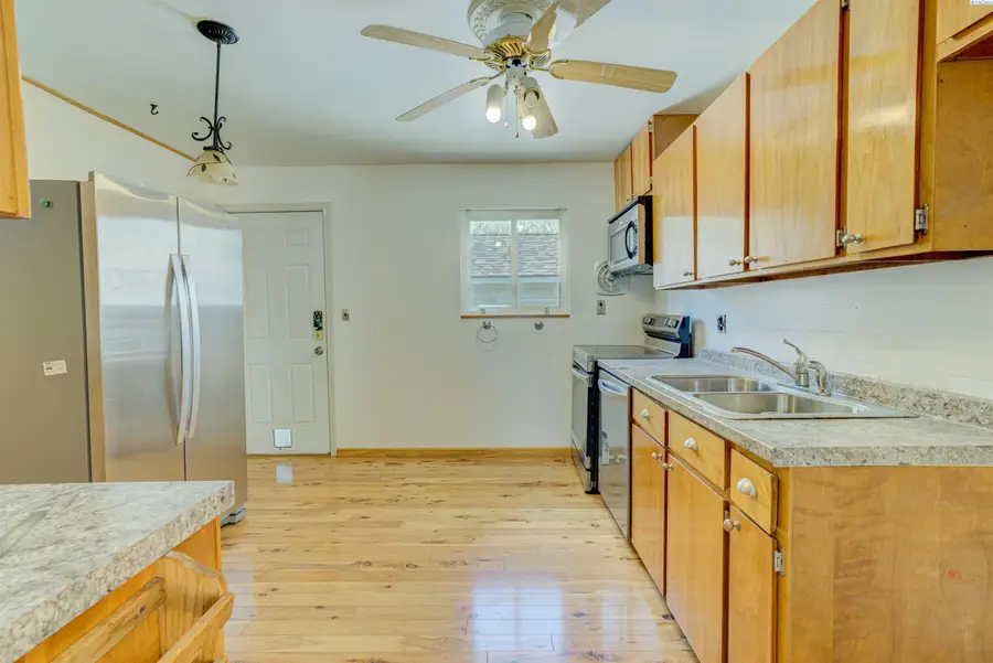 716 Coast St, Richland, WA 99354 - #3