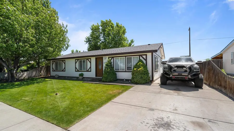 8331 W Yellowstone Ave, Kennewick, WA 99336 - #3