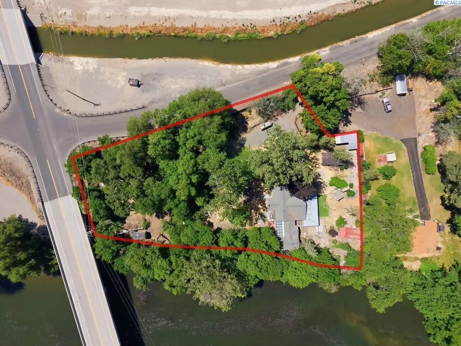 76704 N Yakima River Dr, West Richland, WA 99353-6196 - #2