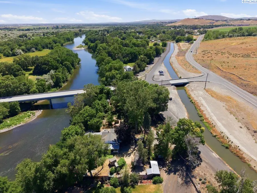76704 N Yakima River Dr, West Richland, WA 99353-6196 - #3